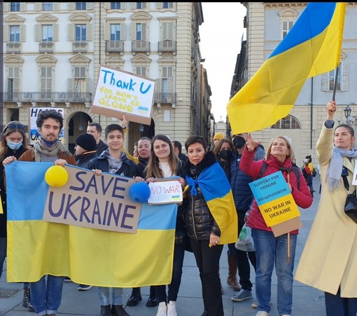 Chieri, il sindaco fa rimuovere la bandiera dell'Ucraina. Sacco: &quot;Mi è stato chiesto di toglierla&quot;