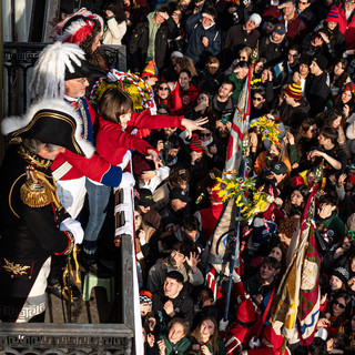 Storico Carnevale di Ivrea: tornano le Alzate degli Abbà