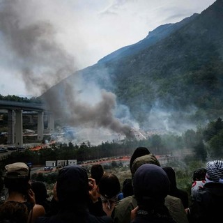 No Tav, linea dura del prefetto: "Vietati i campeggi liberi". Ma l'acampada si sposta a Venaus No Tav, linea dura del prefetto: "Vietati i campeggi liberi". Ma l'acampada si sposta a Venaus