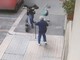 Scippo in monopattino in Corso Galileo Ferraris: incastrato dalle telecamere di sorveglianza [VIDEO]