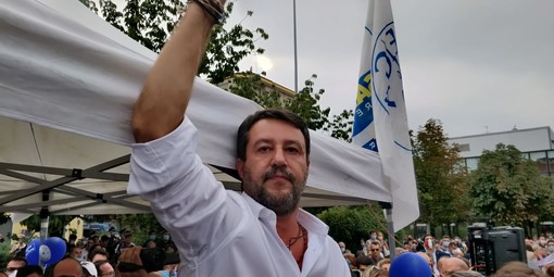 Centinaia a Venaria per Matteo Salvini: &quot;Ho perdonato il ragazzo del Pd, ma con le minacce non si scherza&quot; [VIDEO]