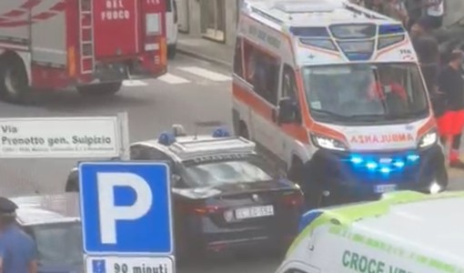 Tragedia a Piscina: donna si lancia in strada e perde la vita