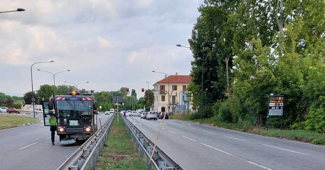 Lungo Stura Lazio, parte il piano pulizia degli spartitraffico abbandonati