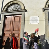 Lungo Po Cadorna, una targa ricorda il pittore torinese Piero Martina