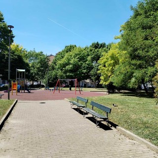 Taglio dell'erba in corso alla 7