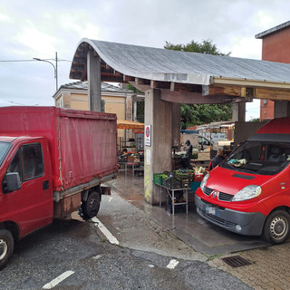 Mercato delle Cavagne di Torre Pellice: via i furgoni per fare spazio ai clienti