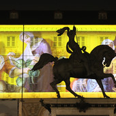 Torino come Lione, una festa di luci illumina piazza San Carlo. Sulle facciate arte e storia della città [FOTO E VIDEO]