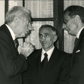 Da sinistra Francesco Cossiga in visita al Museo Valdese di Torre Pellice nel 1989, Giorgio Tourn e Diego Novelli (foto Fondazione Centro culturale valdese)