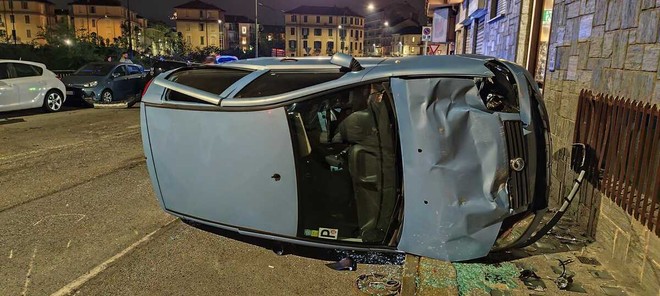 Maxi incidente nella notte in via Lauro Rossi