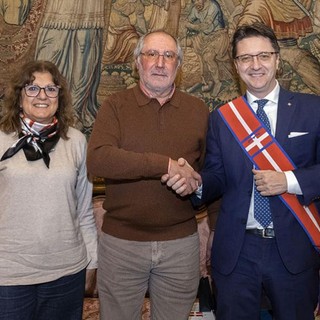 Nicco stringe la mano a Vaira