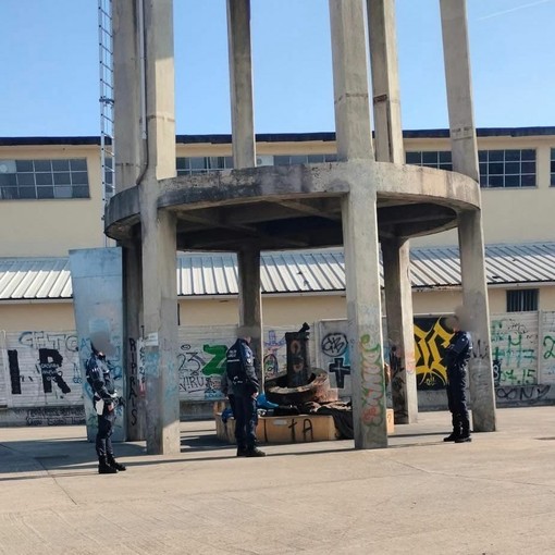 L'intervento della polizia locale al Peccei