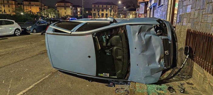 Maxi incidente nella notte in via Lauro Rossi