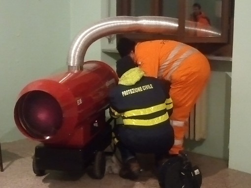 Rimarrà chiusa ancora domani la scuola elementare allagata di Torre Pellice Rimarrà chiusa ancora domani la scuola elementare allagata di Torre Pellice