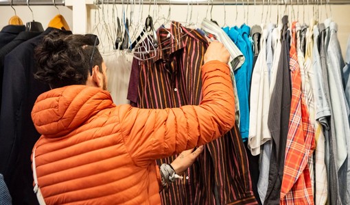 "Non lasciateci in mutande": lo spettacolo che si paga ...con la biancheria intima