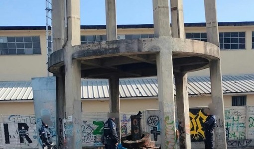 L'intervento della polizia locale al Peccei