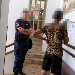 Torre Pellice: vuole a tutti i costi la residenza e minaccia le impiegate dopo aver provato a corromperle Torre Pellice: vuole a tutti i costi la residenza e minaccia le impiegate dopo aver provato a corromperle