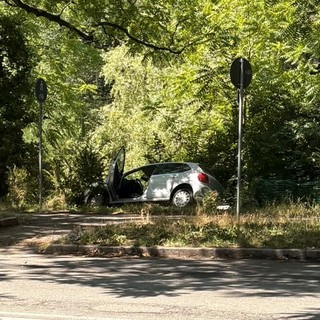 Paura in Vanchiglietta: auto sbanda e finisce sulla passeggiata del Lungo Dora Voghera