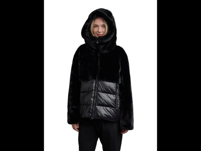 Quando lo sconto non vale il rumore: lo stile Step By Step incontra il Black Friday 2025 Quando lo sconto non vale il rumore: lo stile Step By Step incontra il Black Friday 2025