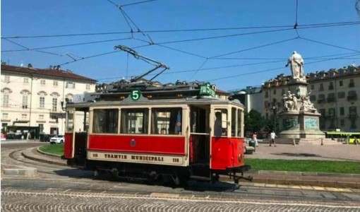 Una bella immagine di un tram storico