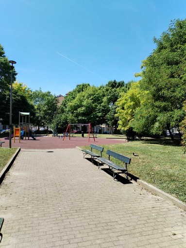 Taglio dell'erba in corso alla 7