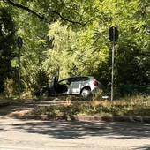 Paura in Vanchiglietta: auto sbanda e finisce sulla passeggiata del Lungo Dora Voghera