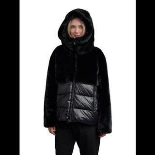 Quando lo sconto non vale il rumore: lo stile Step By Step incontra il Black Friday 2025 Quando lo sconto non vale il rumore: lo stile Step By Step incontra il Black Friday 2025