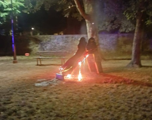Dalle urla alle fiamme: notte di fuoco al parco delle betulle di Torre Pellice Dalle urla alle fiamme: notte di fuoco al parco delle betulle di Torre Pellice
