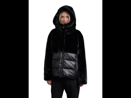 Quando lo sconto non vale il rumore: lo stile Step By Step incontra il Black Friday 2025 Quando lo sconto non vale il rumore: lo stile Step By Step incontra il Black Friday 2025