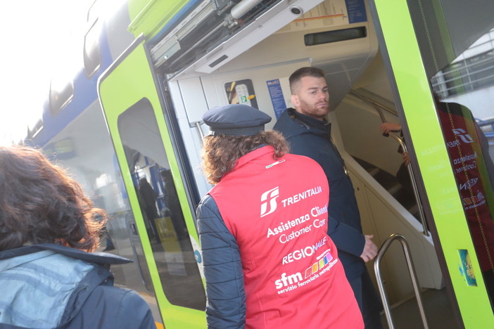 Dopo due mesi e mezzo di bus, si viaggerà nuovamente sui convogli