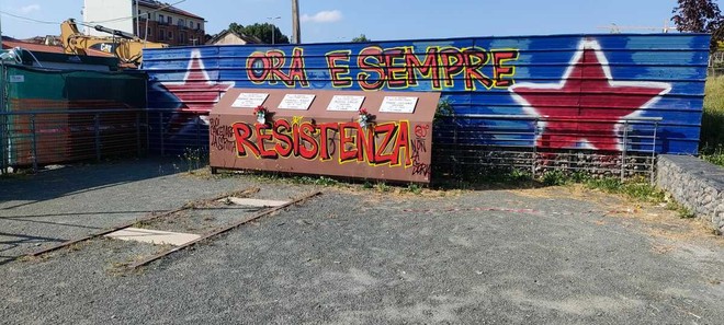 Piazza Baldissera, degrado per le lapidi dei partigiani. Fissolo (Moderati): "Riqualifichiamole" Piazza Baldissera, degrado per le lapidi dei partigiani. Fissolo (Moderati): "Riqualifichiamole"