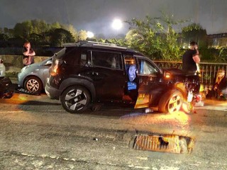 Maxi incidente nella notte in via Lauro Rossi