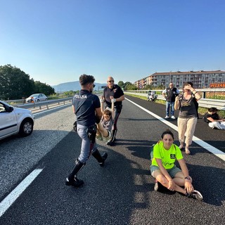 Blocco del traffico degli ecologisti, la solidarietà del Consiglio comunale ai tre giornalisti multati