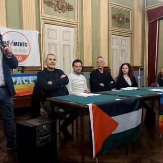 Cavaliere, in piedi
