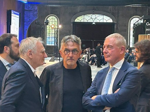 Il ministro Urso insieme al presidente Pammolli Il ministro Urso insieme al presidente Pammolli