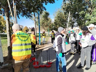 Volontari Torino Spazio Pubblico e McDonald’s puliscono parco Peccei Volontari Torino Spazio Pubblico e McDonald’s puliscono parco Peccei