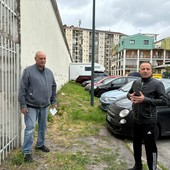 Le condizioni dell'interno 15 di via Pinchia, in foto Angelino (a sinistra) e Bartolo