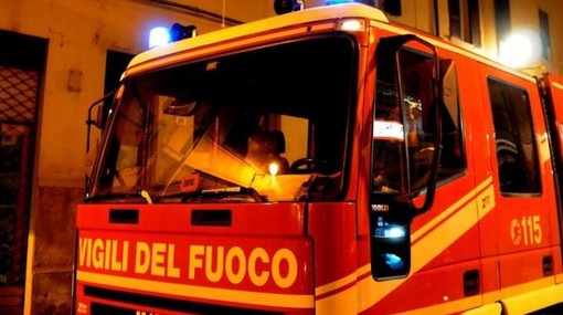 Dramma a Cuorgné, prende fuoco una casa in una palazzina: morto uomo di 71 anni