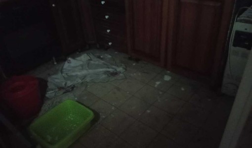 Si allaga l'alloggio popolare, intervengono i vigili del fuoco