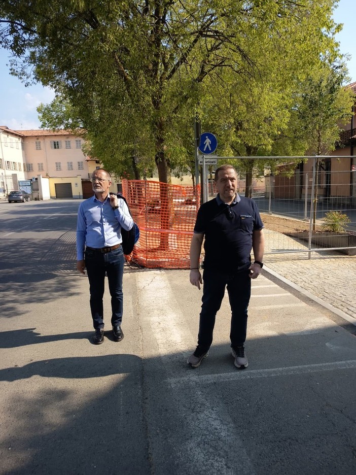 L’assessore Vignale insieme ai sindaci di Favria, Forno, Locana e Borgiallo L’assessore Vignale insieme ai sindaci di Favria, Forno, Locana e Borgiallo