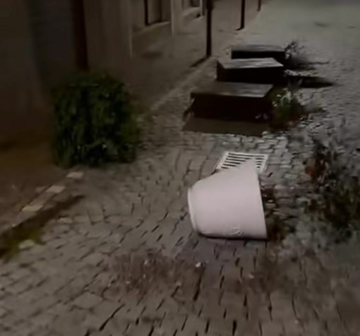 Vandali in azione nel centro di Ivrea