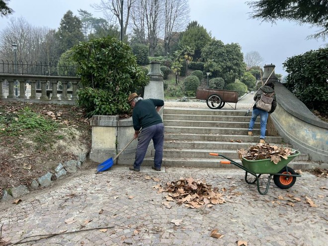 Pulizia dei sentieri al parco di Villa Genero: volontari al lavoro nel “Boschetto”