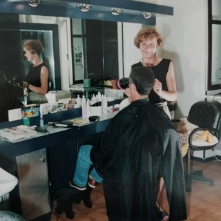 Franca Alciato nel suo negozio