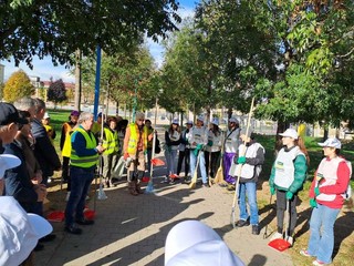 Volontari Torino Spazio Pubblico e McDonald’s puliscono parco Peccei Volontari Torino Spazio Pubblico e McDonald’s puliscono parco Peccei
