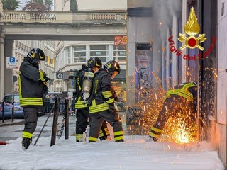 Incendio al Pam Local