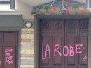 Scritte rosa sul portone di ingresso: vandalizzata la chiesa Sant'Anna di Torino Scritte rosa sul portone di ingresso: vandalizzata la chiesa Sant'Anna di Torino