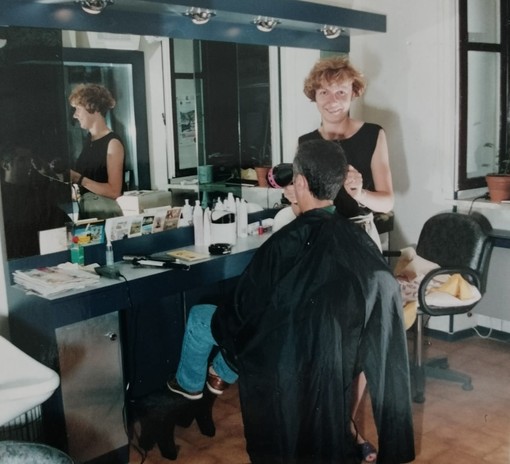 Franca Alciato nel suo negozio
