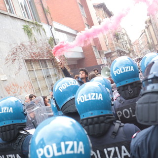 Istituto Birago "militarizzato" per Valditara: "Cosa ci vieni a fare in Barriera"