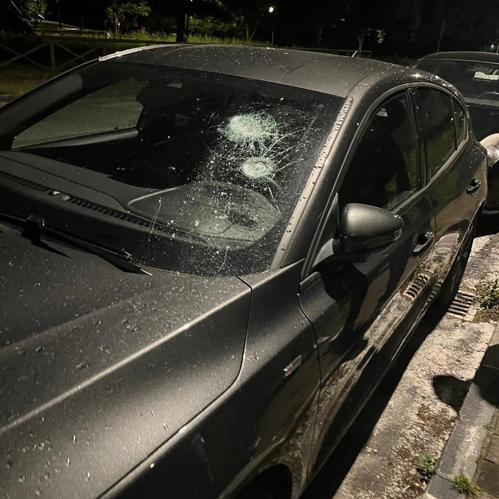 Vergognoso raid vandalico a due passi dal giardino Maiocco
