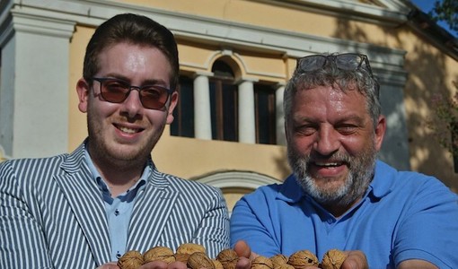 Il sindaco di Villanova Solaro Gabriele Giletta con il presidente della Pro loco Mauro Rosso Ph. Agenzia Acca Il sindaco di Villanova Solaro Gabriele Giletta con il presidente della Pro loco Mauro Rosso Ph. Agenzia Acca