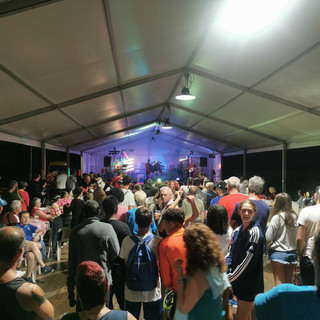 Fuochi cancellati, la festa no: Villar Perosa riparte con musica e spettacoli